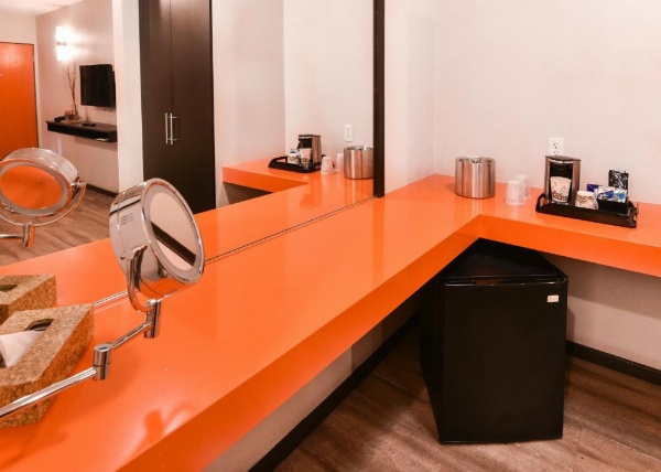 The Tangerine - a Burbank Hotel image 15